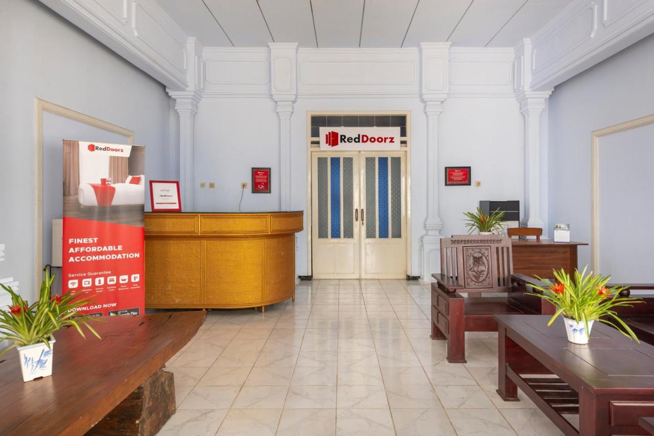 Reddoorz Syariah @ Bondowoso City Center Eksteriør billede